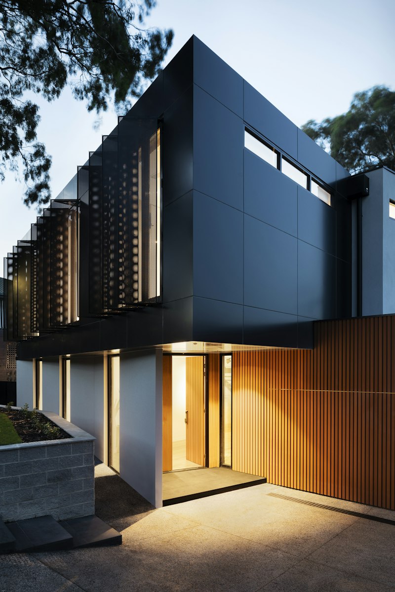 Modern Greek house with courtyard